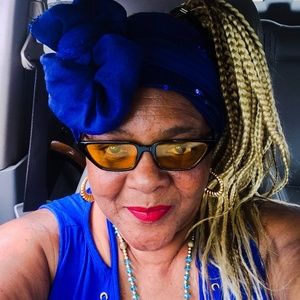 Meet your Posher, Sharon